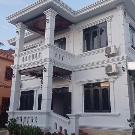 Inthavong Hotel/Guest House Ванг-В'єнг Екстер'єр фото