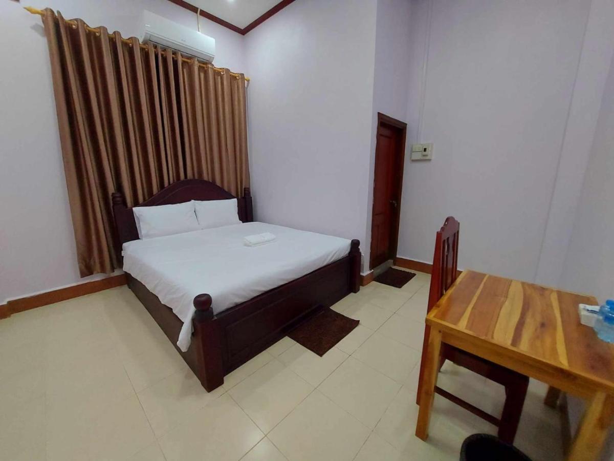Inthavong Hotel/Guest House Ванг-В'єнг Екстер'єр фото