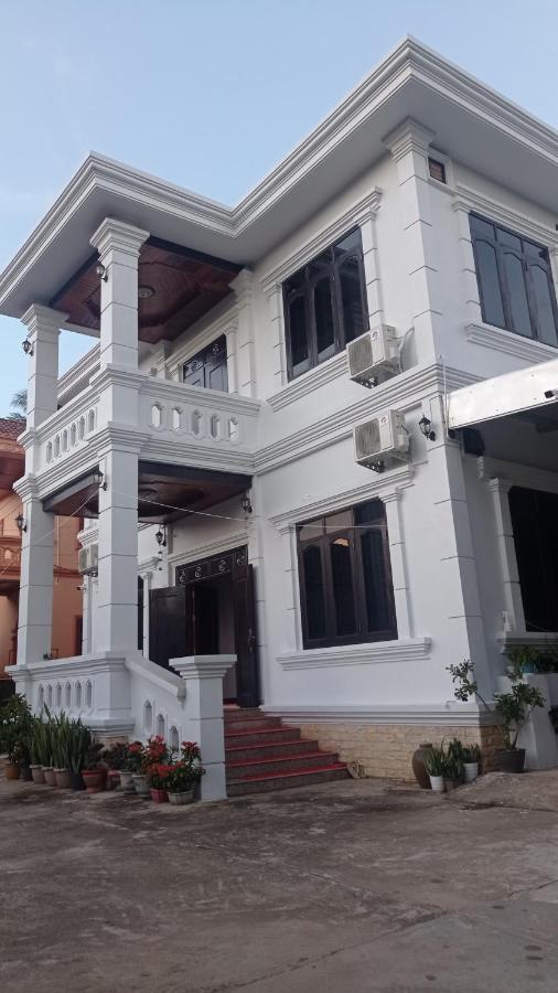 Inthavong Hotel/Guest House Ванг-В'єнг Екстер'єр фото