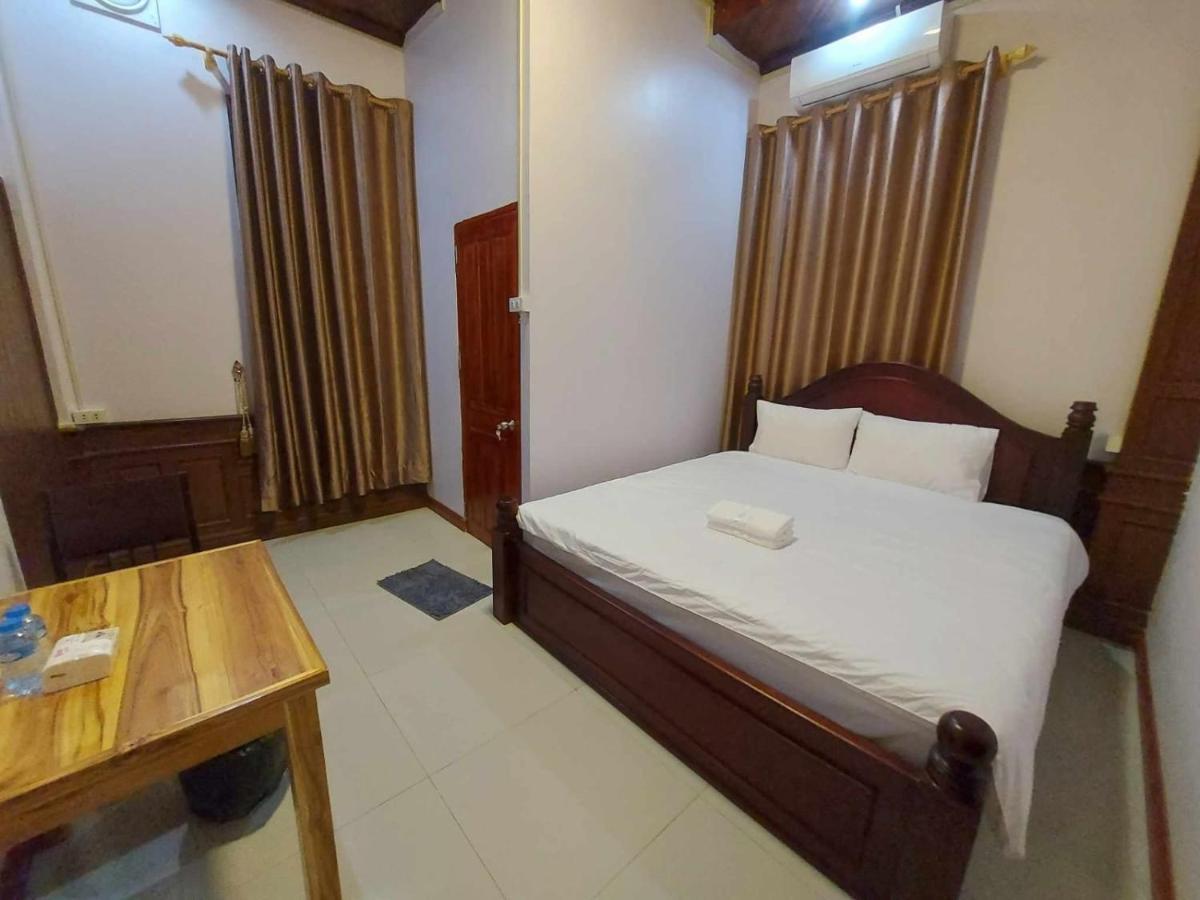 Inthavong Hotel/Guest House Ванг-В'єнг Екстер'єр фото