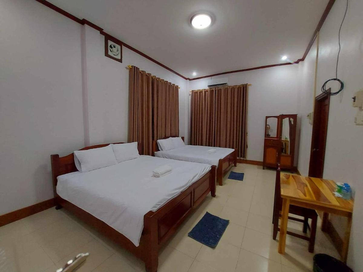 Inthavong Hotel/Guest House Ванг-В'єнг Екстер'єр фото
