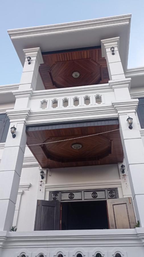 Inthavong Hotel/Guest House Ванг-В'єнг Екстер'єр фото