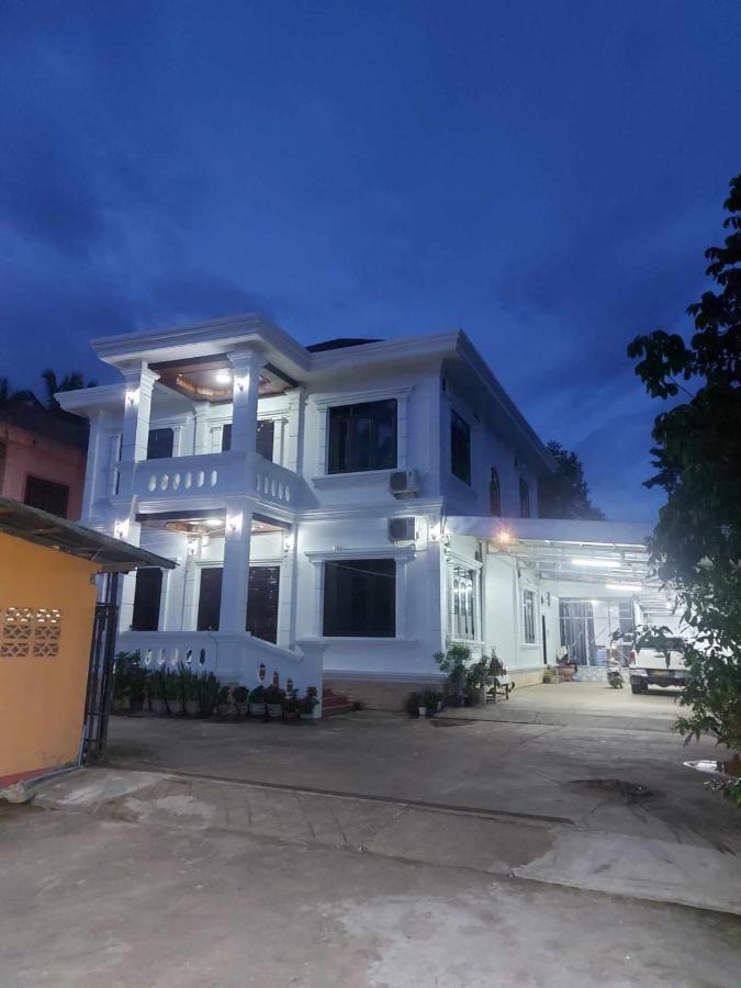 Inthavong Hotel/Guest House Ванг-В'єнг Екстер'єр фото